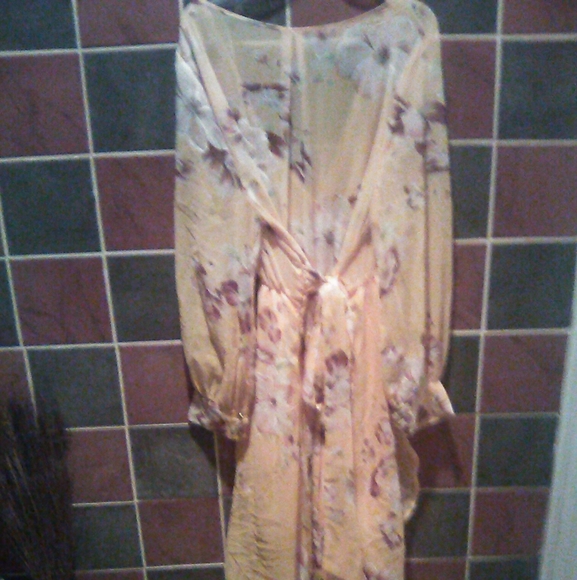 Bohemian Bishop's sleeve v-neck ruffle floral maxi - Picture 5 of 15